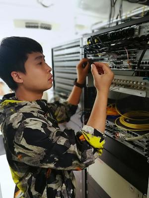 戴上黨徽，我不一樣了④——記奮戰(zhàn)在網(wǎng)絡(luò)安全一線的網(wǎng)絡(luò)維護(hù)尖兵李肖